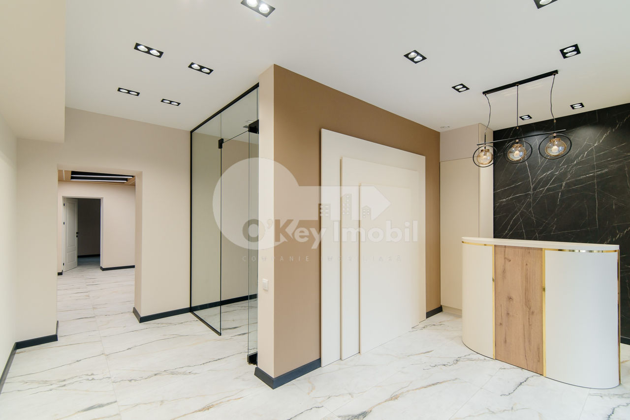 Spațiu comercial, 155 mp, Centru, 2500 € ! foto 2