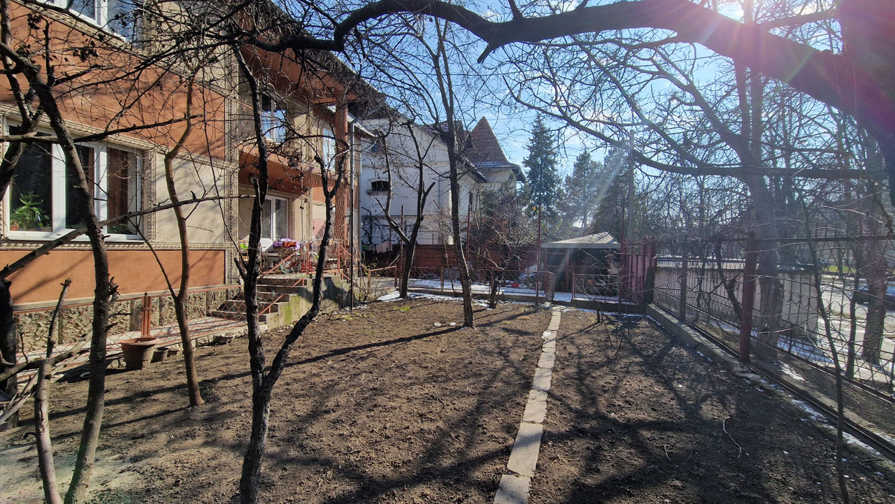 Perfect pentru investitie - casa + 6 ari - str. Belinski - prima linie foto 3