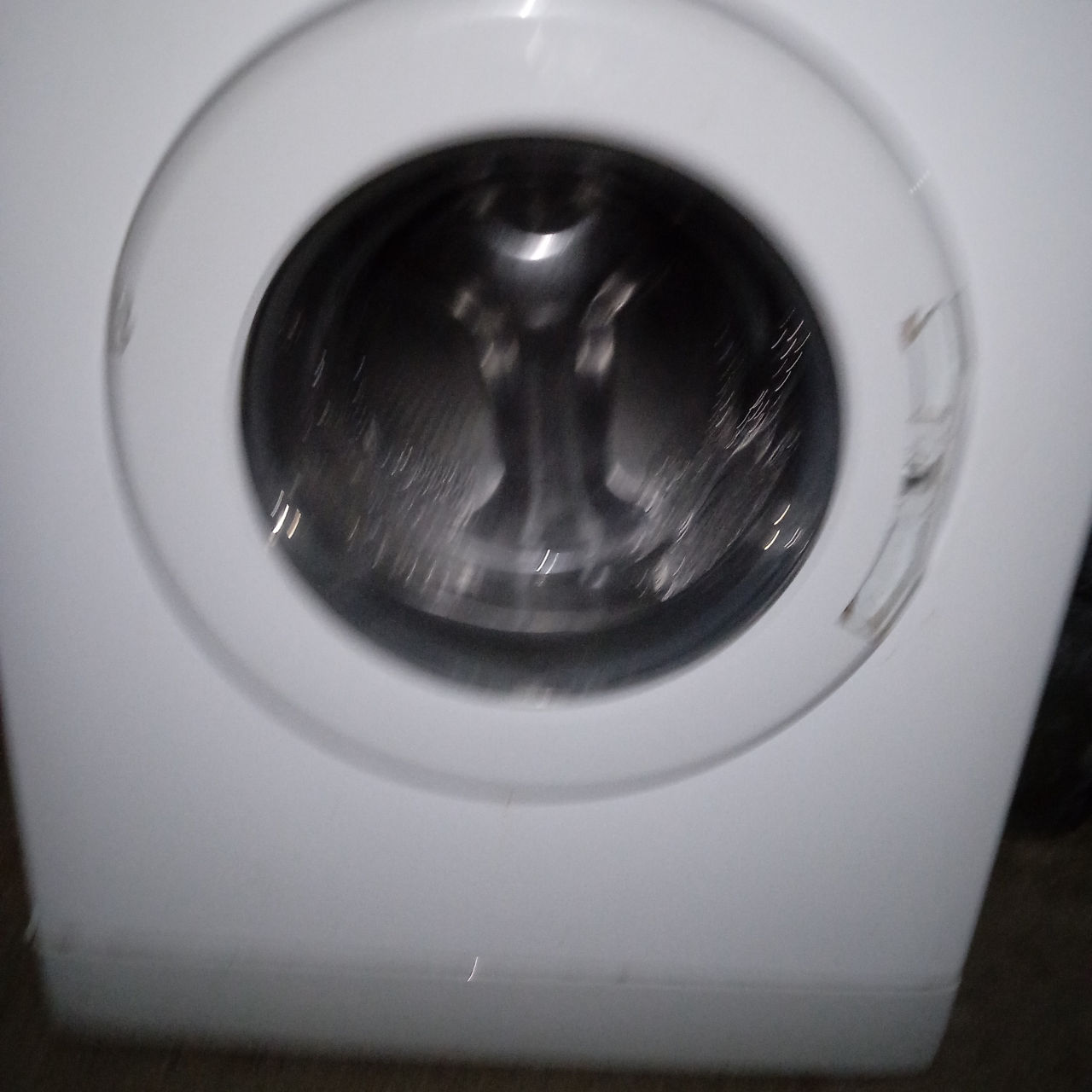 Mașina de spălat Beko.