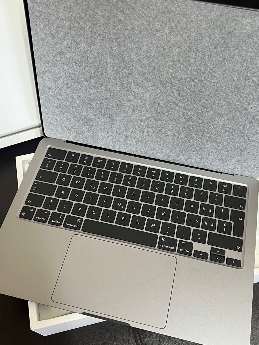 MacBook Air 13.6 M2 8/512gb nou , original ! foto 0