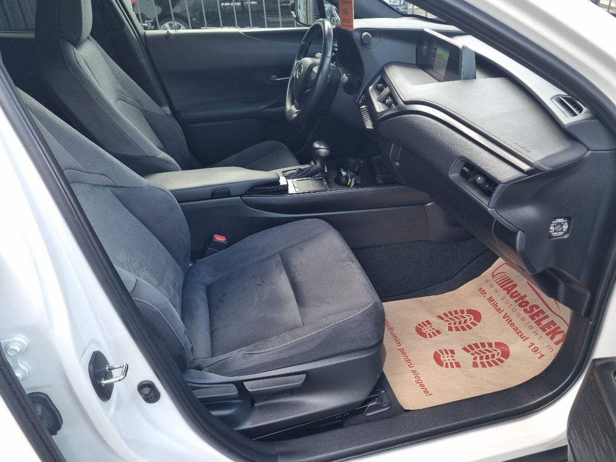 Lexus UX 2021 photo 10