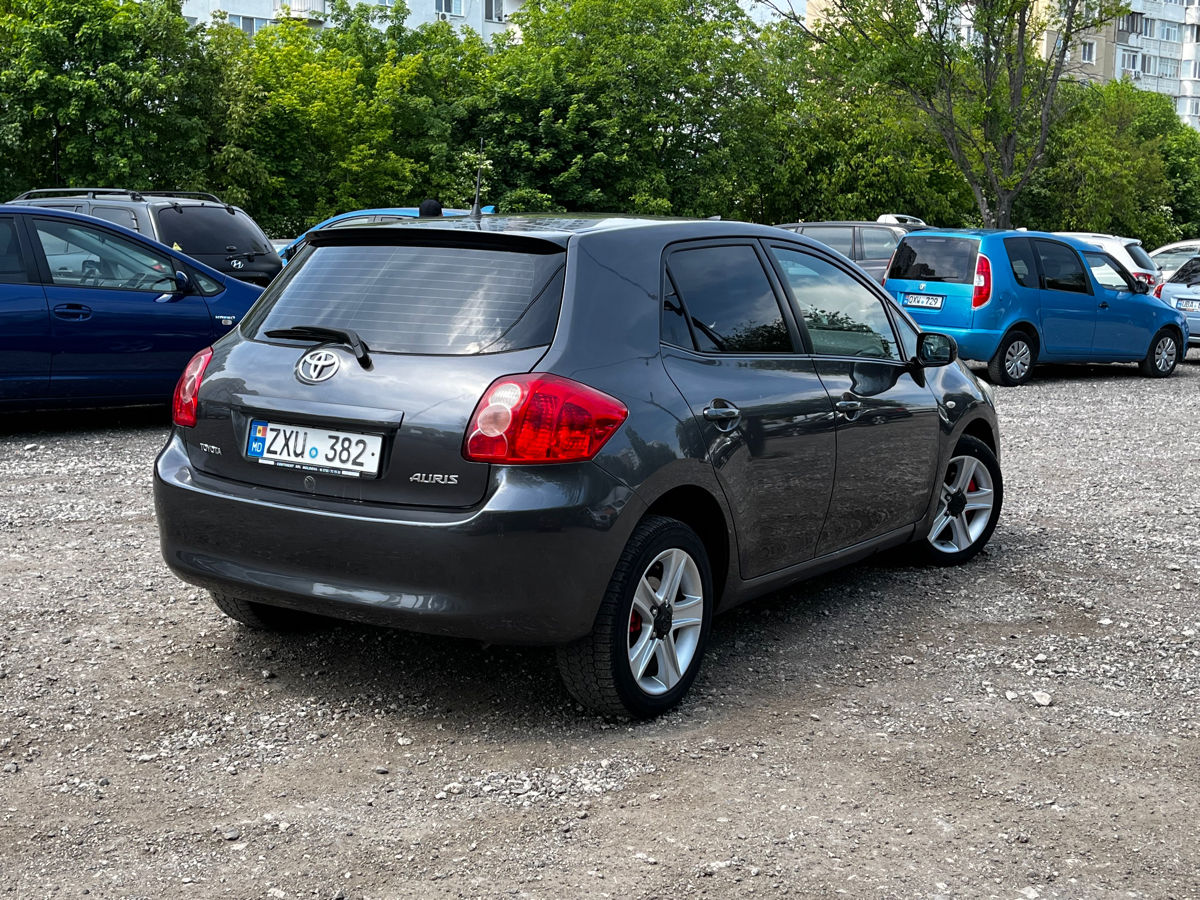 Toyota Auris foto 2