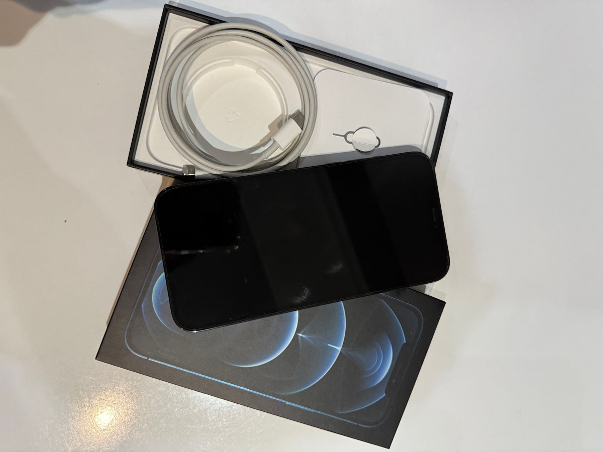 Продаю IPhone 12 Pro Max 265GB (Pacific Blue). Коробка и шнур зарядочный в наличии. фото 0