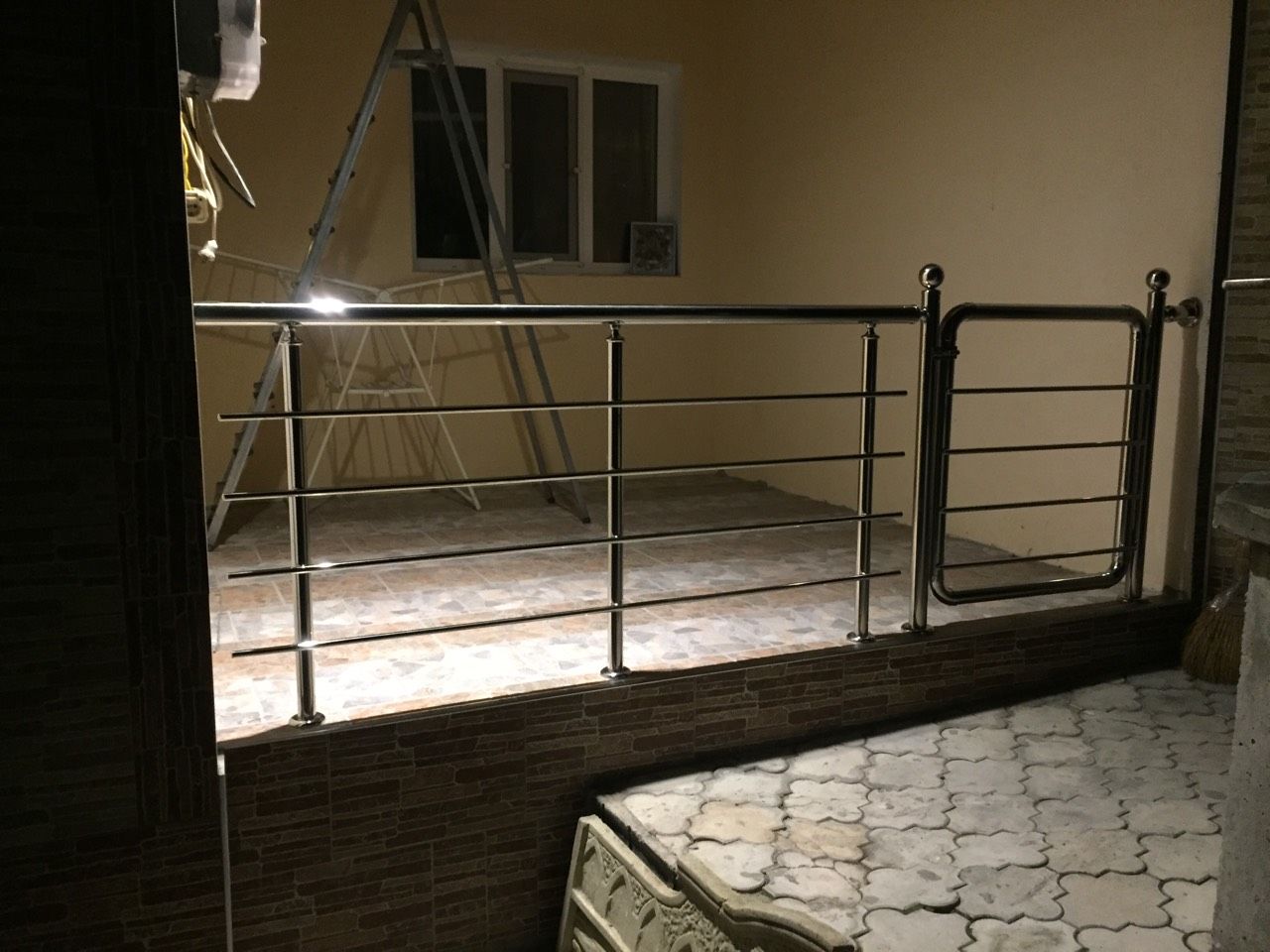 Перила ,  kозырьки из нержавейки    !!!  balustrade din inox si sticla , porti , garduri din inox foto 19