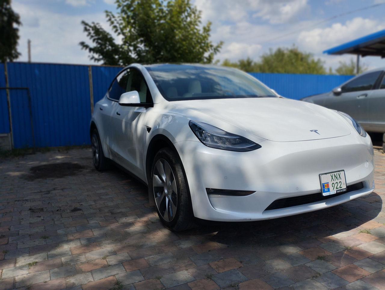 Tesla Model Y foto 2