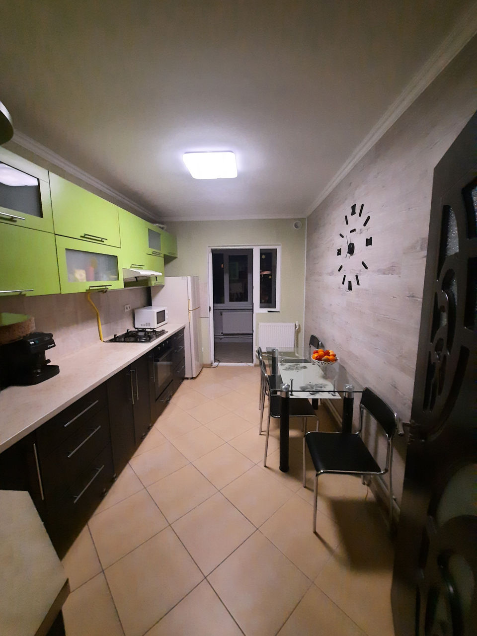 3-х комнатная квартира, 100 м², Центр, Бельцы