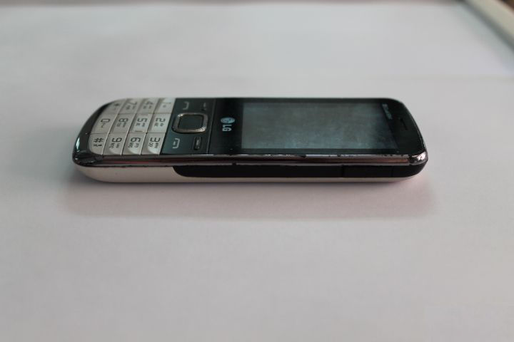 Кнопочный телефон LG 2-Sim с зарядкой foto 6