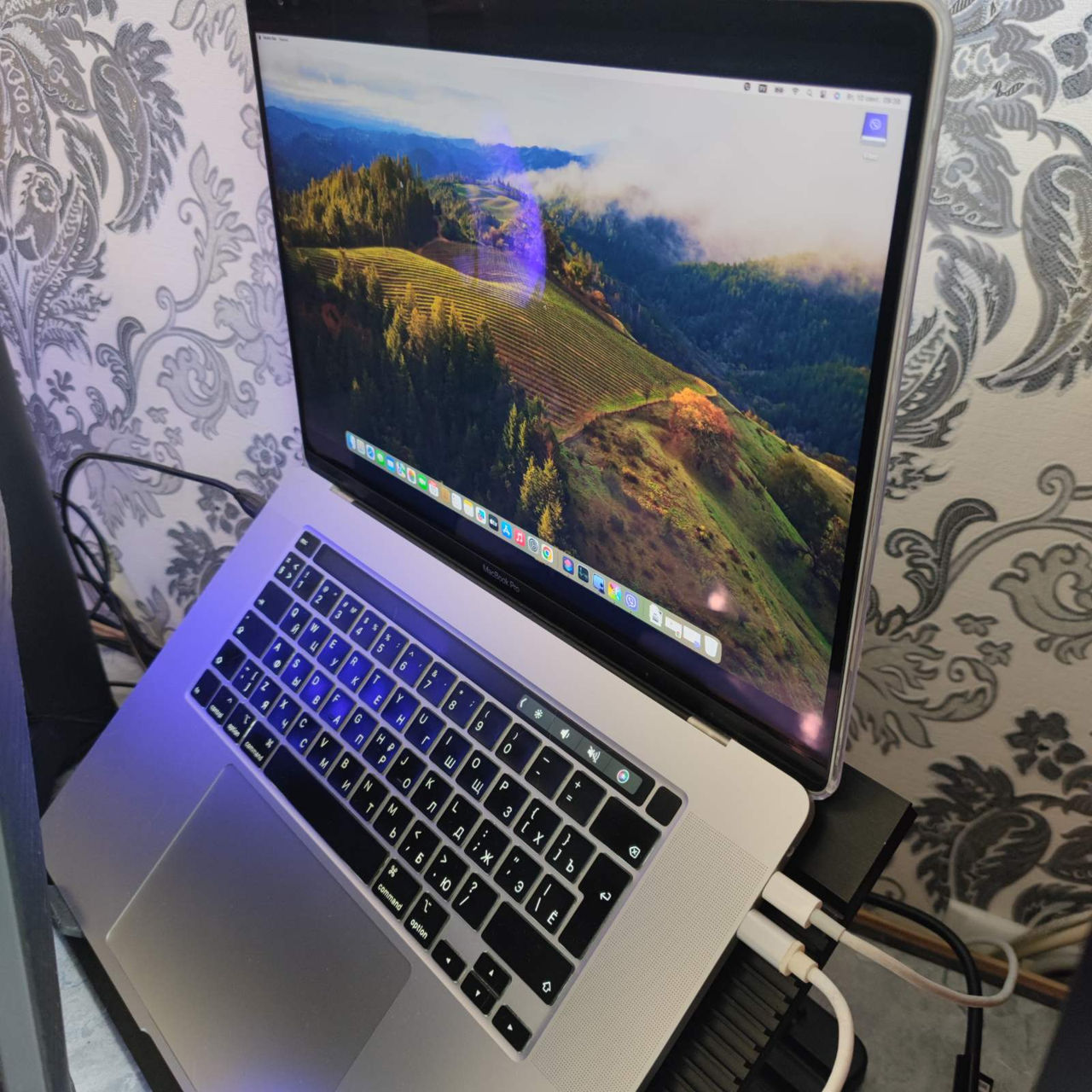 MacBook Pro 16 Retina 2019 Core i7 9750H/16Gb DDR4/512Gb SSD/4Gb Radeon Pro 5300M/16" 14 foto 0