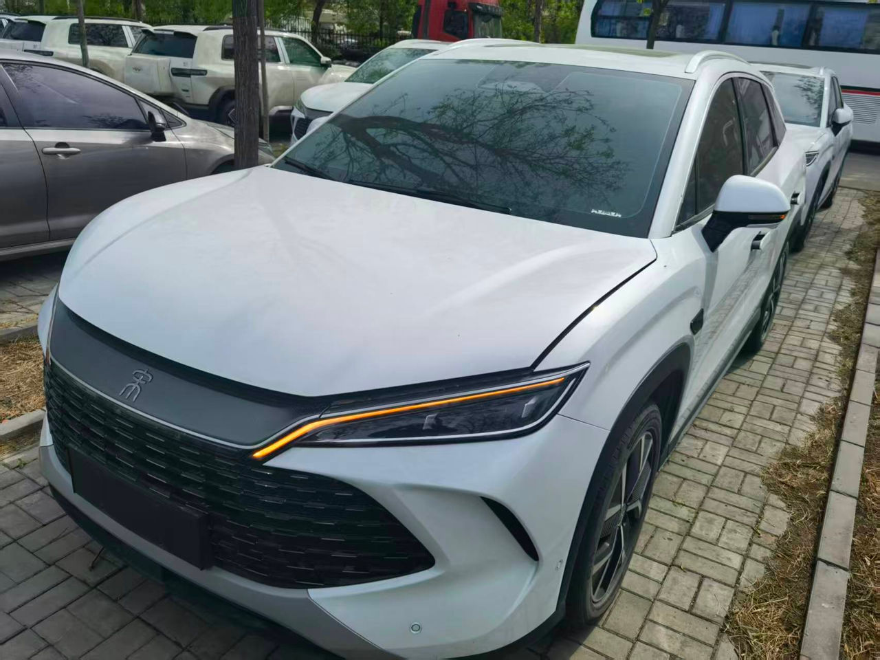 Byd Song L 2025 г. с пробегом 7603 км, Плагин-гибрид (бензин), 18750 €