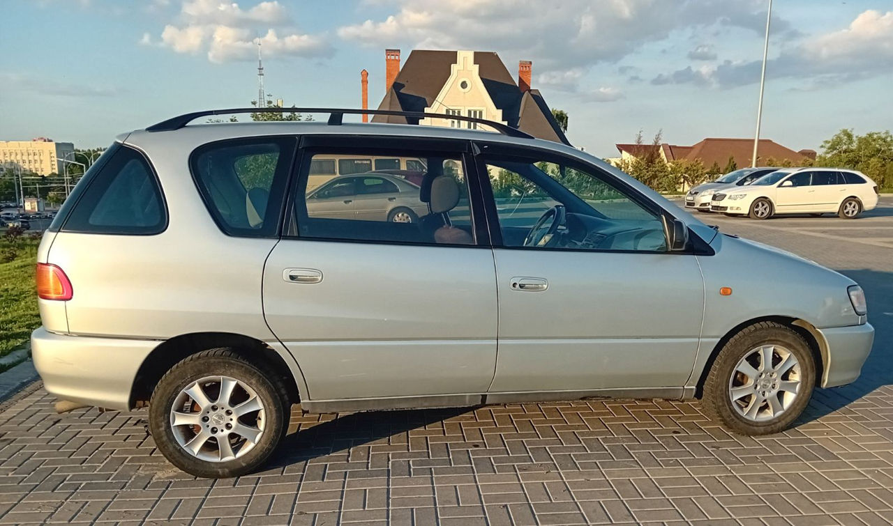 Toyota Picnic foto 2