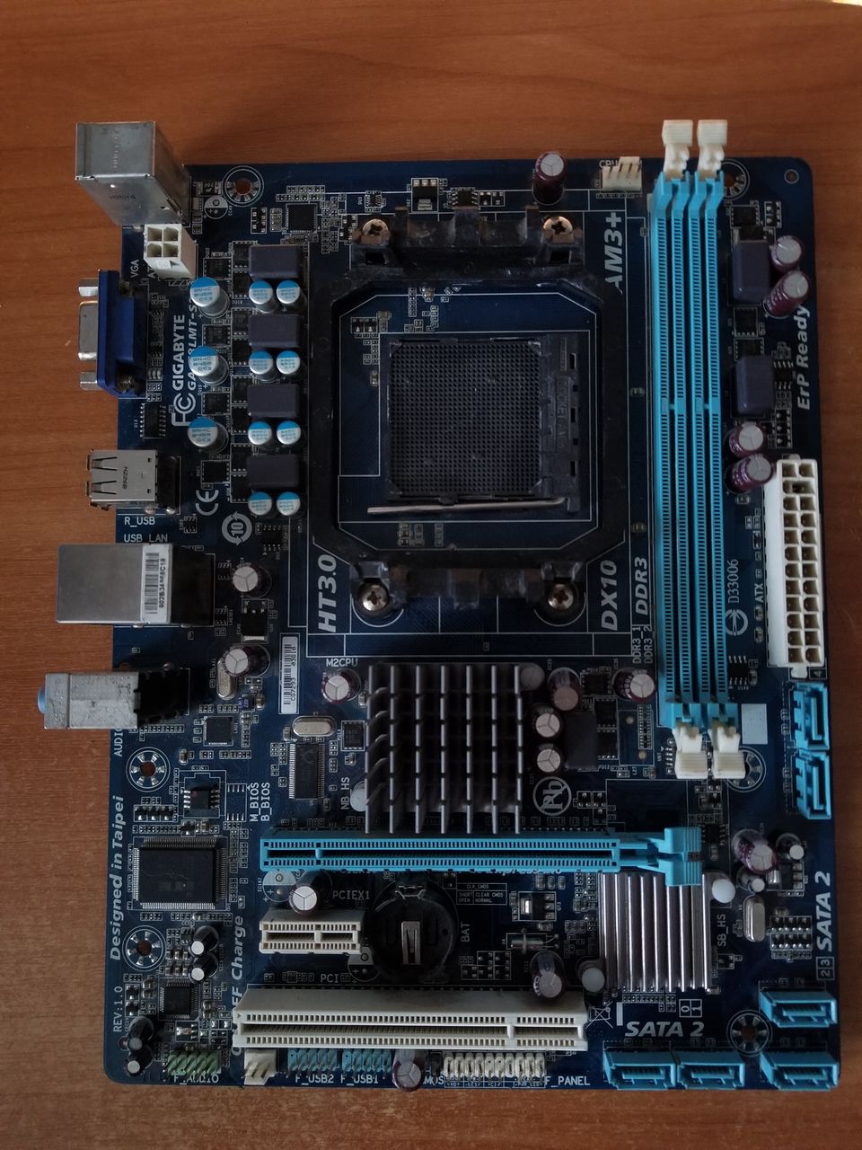 Vînd placă Gigabyte GA-78LMT-S2 pe AM3+ DDR3
