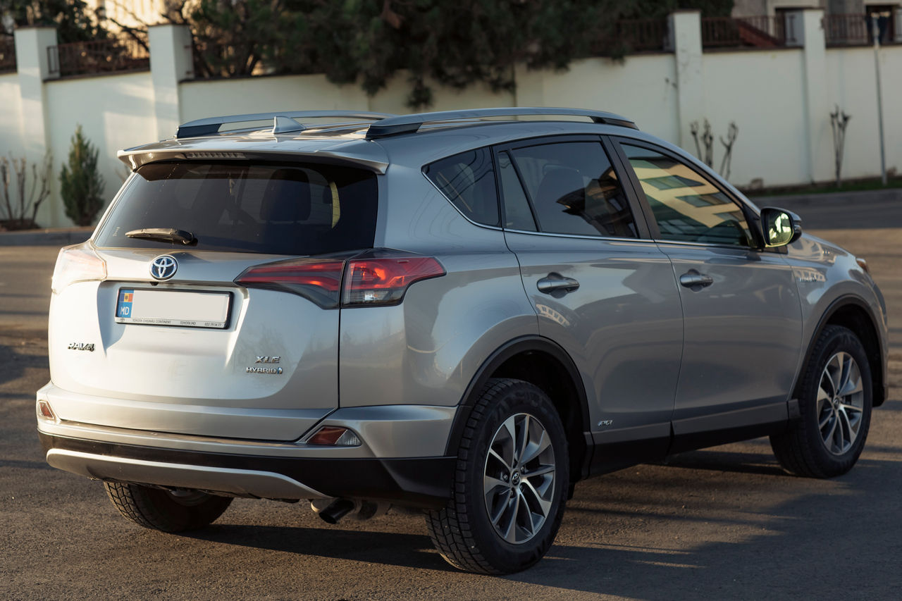 Toyota Rav 4 2016 г. с пробегом 136000 км, Гибрид, 17600