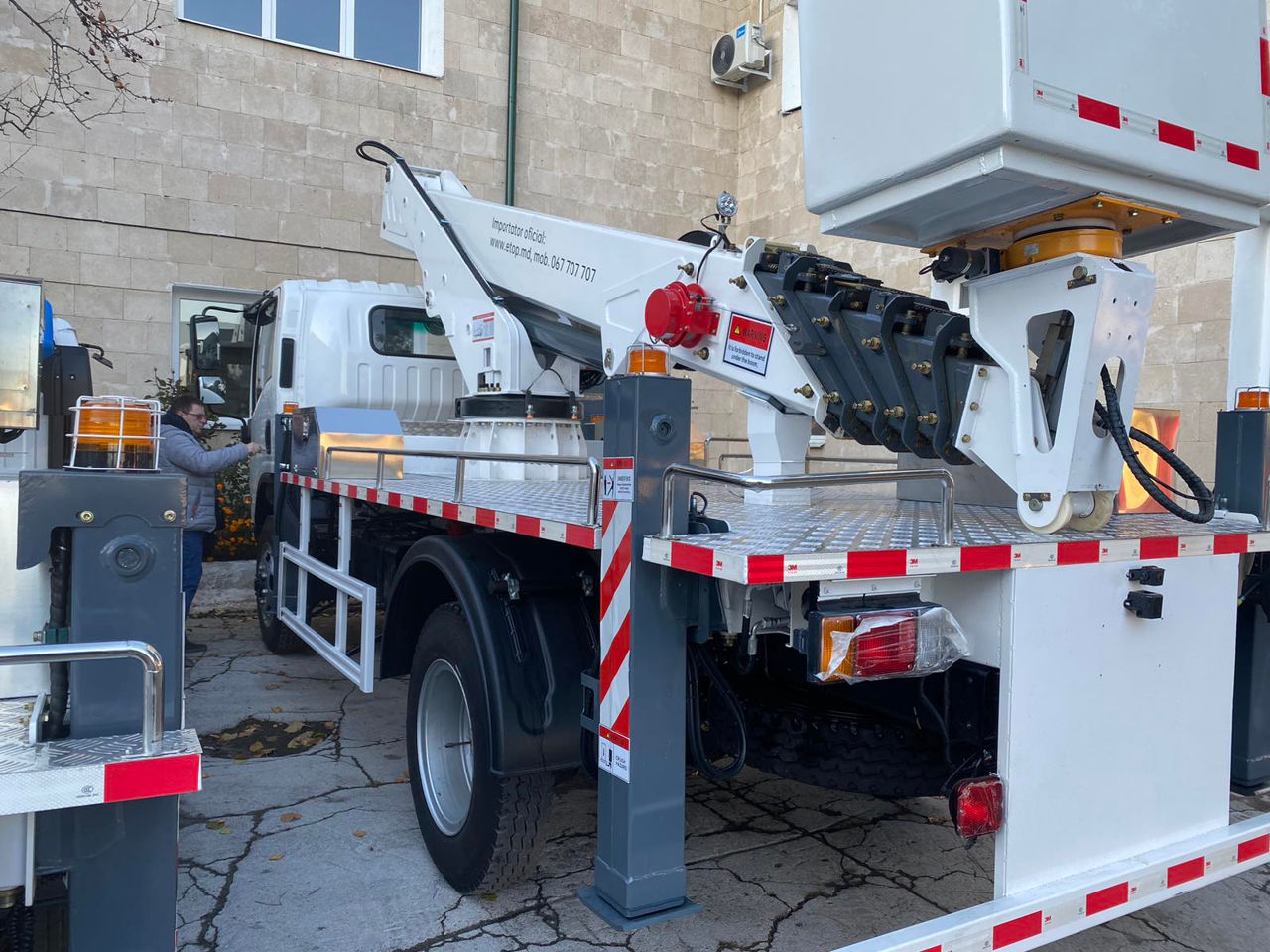 Autoturn telescopic nou de vanzare 29m (Телескопическая Автовышка новая 29м) фото 3