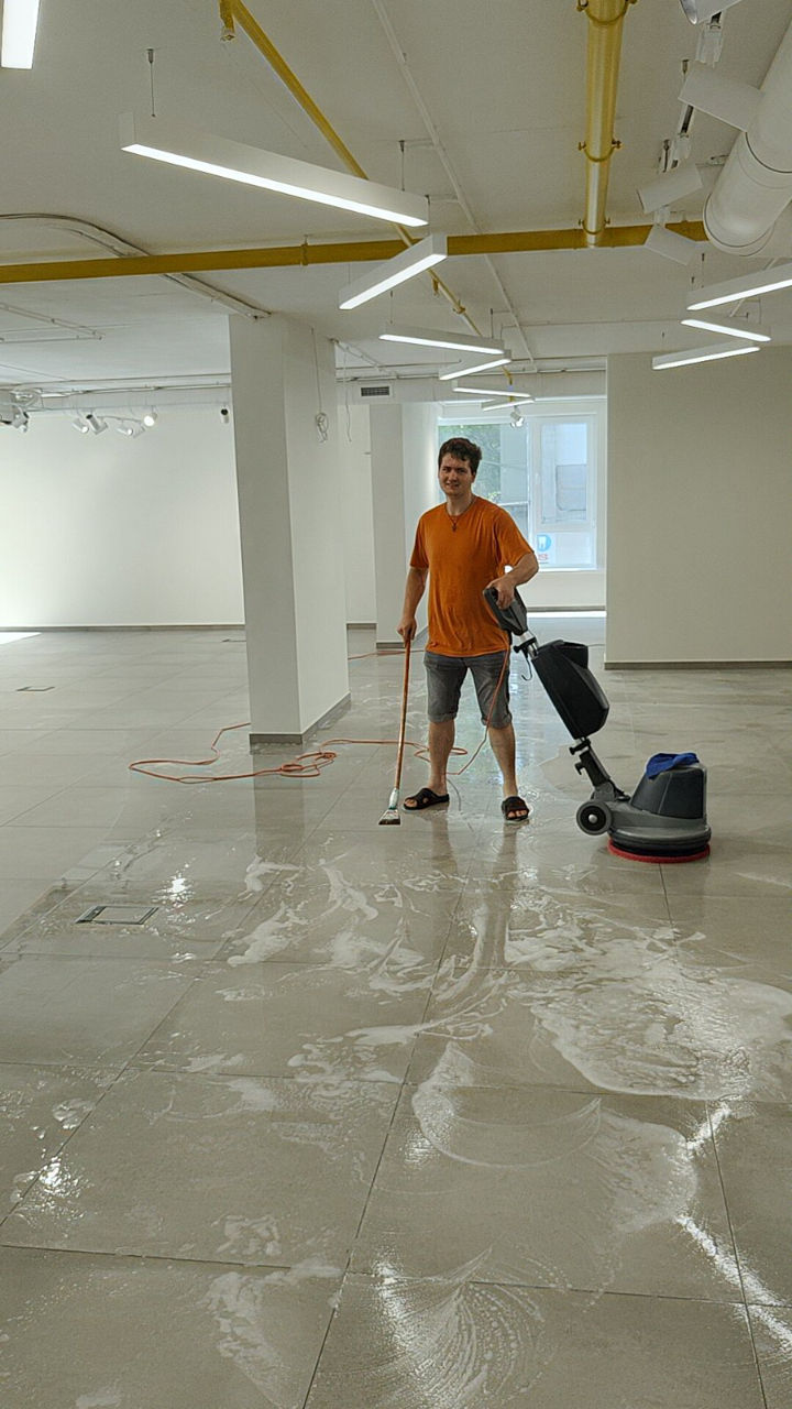 Servicii de curățare mecanizată a podelelor, pavajului, mochetei, etc. foto 6