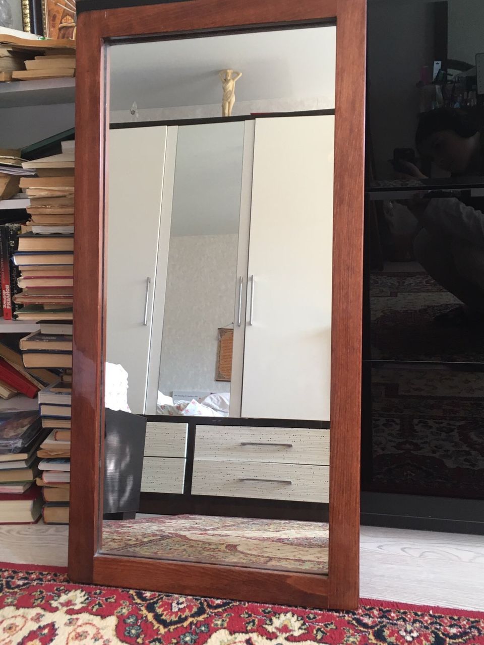 Зеркало в деревянной оправе- 550 лей