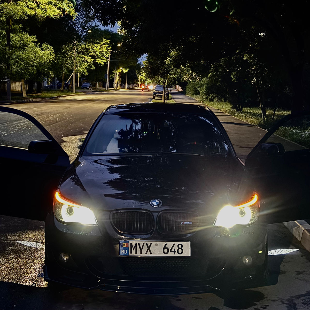 BMW 5 Series фото 0