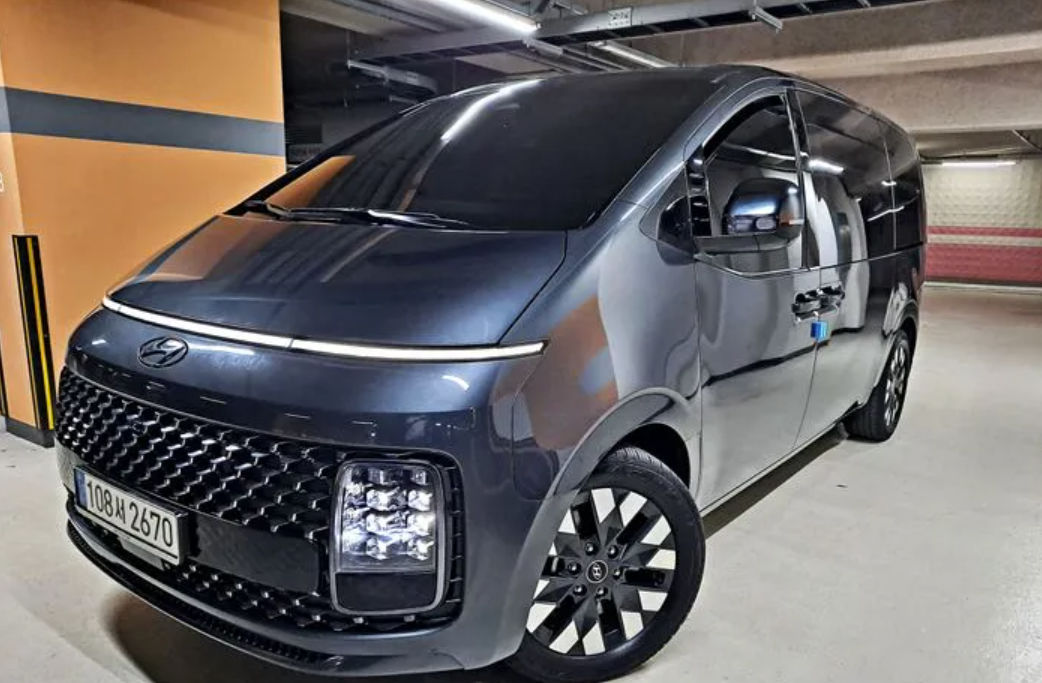 Hyundai Staria foto 0