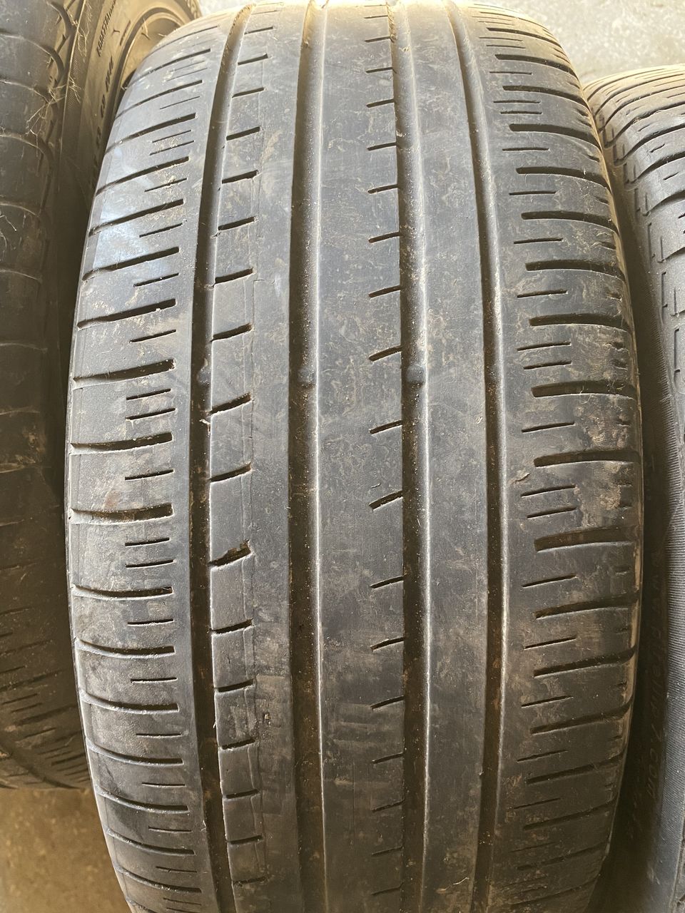 2X 235 / 45 R17