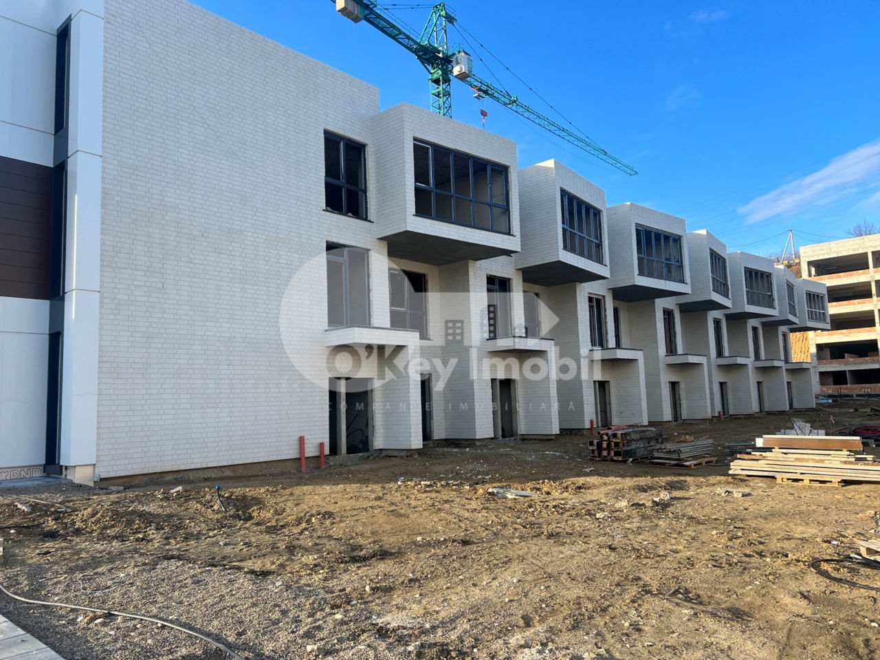 Vânzare! Townhouse 3 nivele, 166 mp - Hora Village.