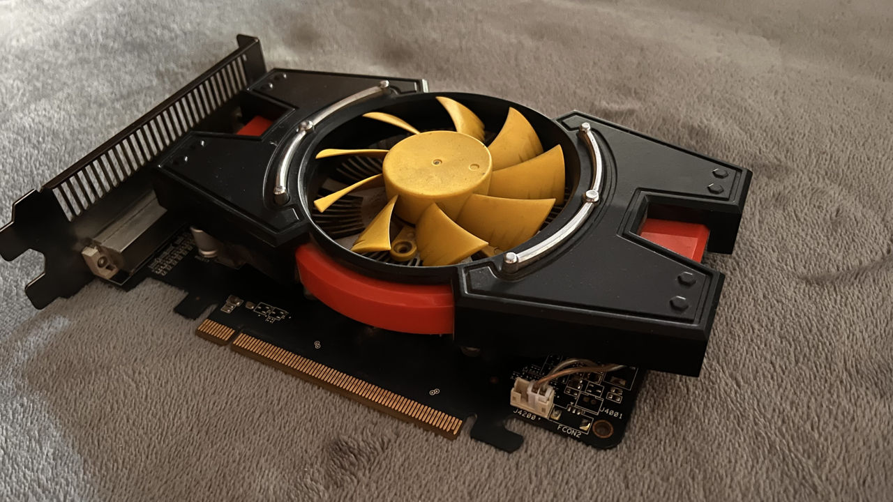 Продам Amd Radeon R7 250x (1 Gb)