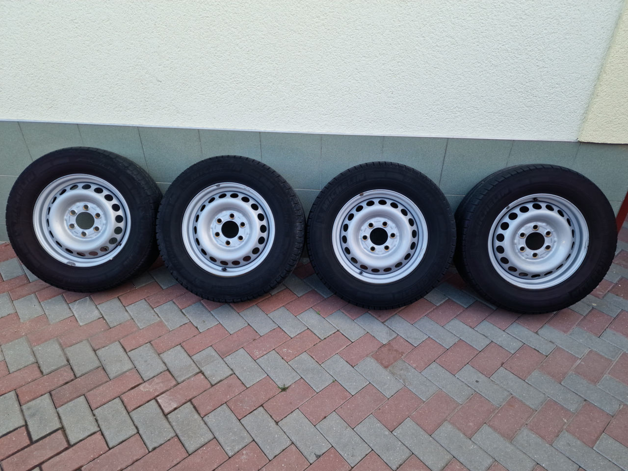 6x130 r16 235.65r16c Sprinter/Crafter foto 0