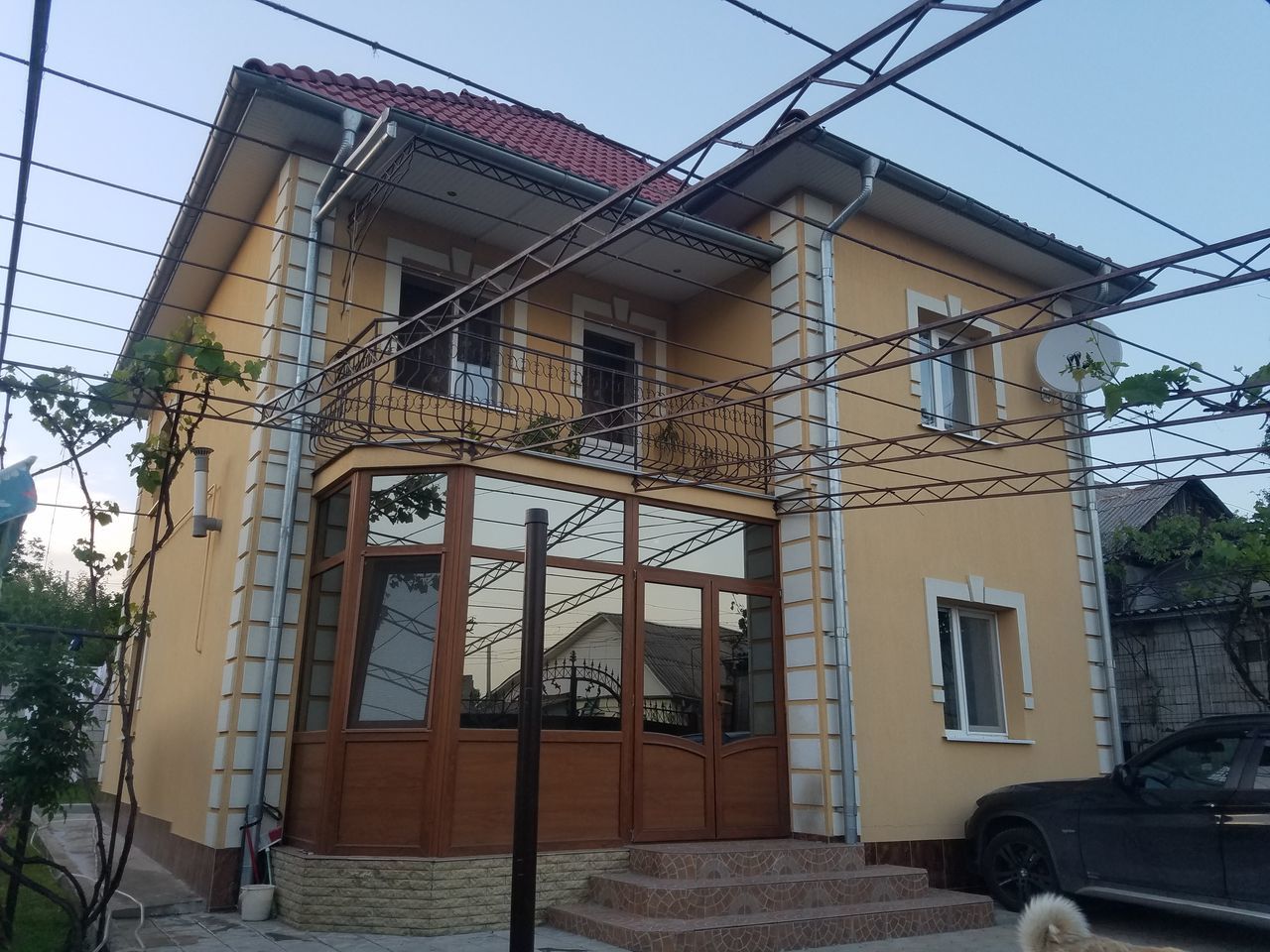 Urgent Vindem Casa Cu 2 Nivele amplasata La Loc Foarte Bun 