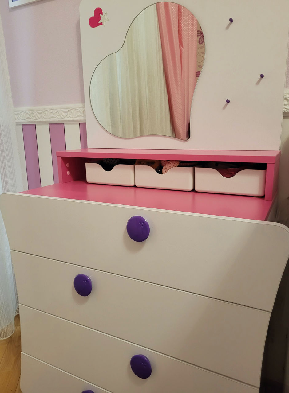 Comoda fetite cu 4 sertare, oglinda si ladite pentru bijuterii - aproape noua, Bellona! foto 1