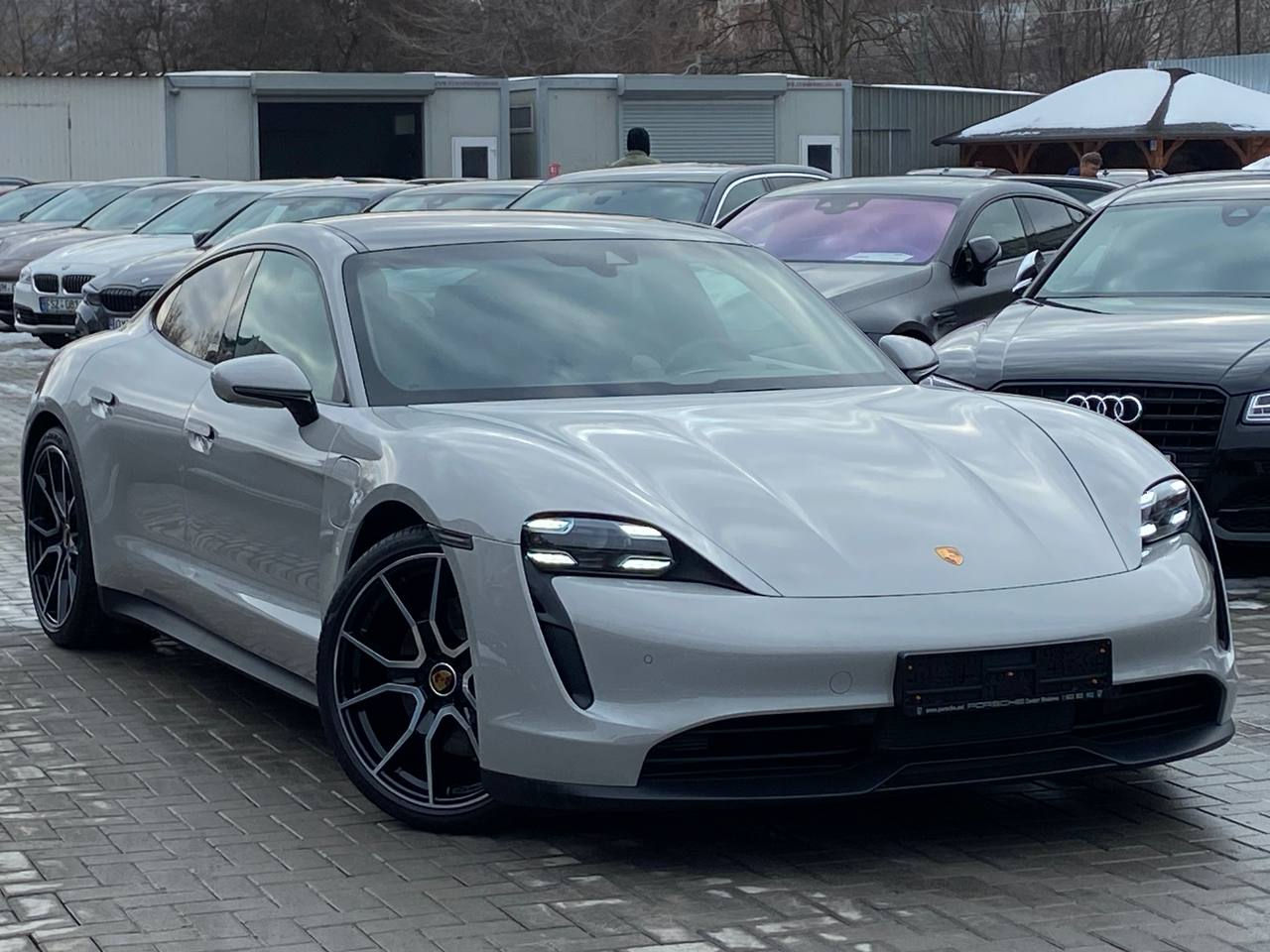 Porsche Taycan foto 3