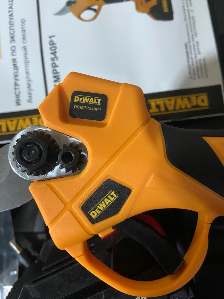 Секатор DeWALT с 2 АКБ foto 2