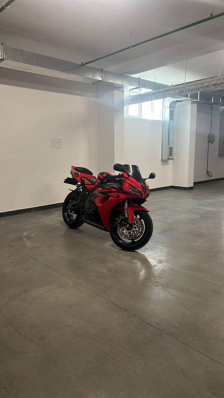 Honda CBR RR Fireblade foto 1