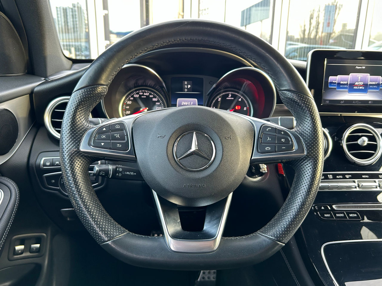 Mercedes GLC foto 11