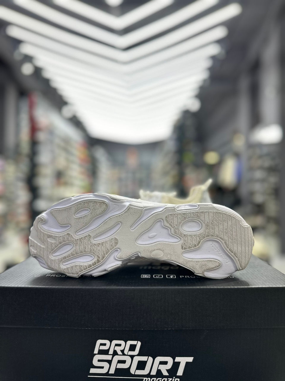 Adidasi Nike React Live  foto 4