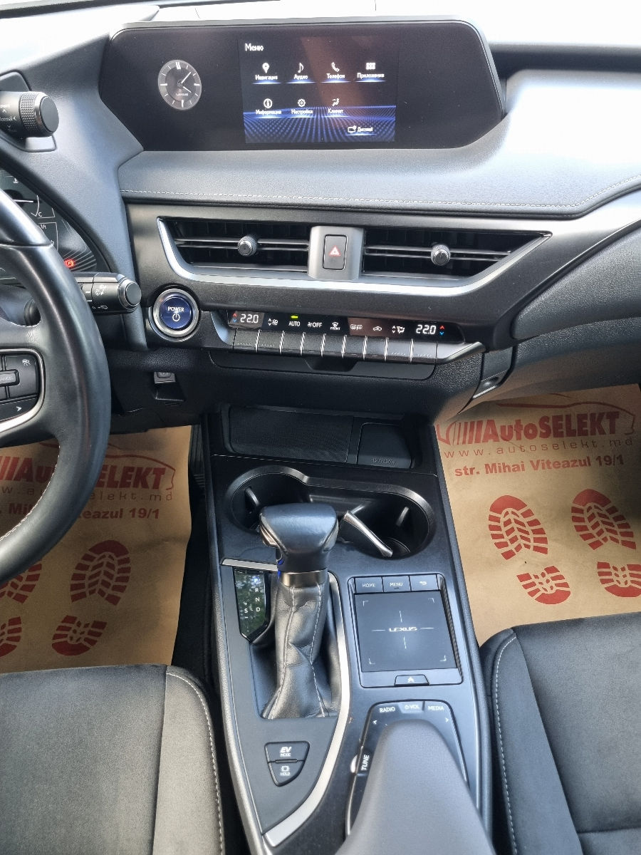 Lexus UX 2021 photo 12