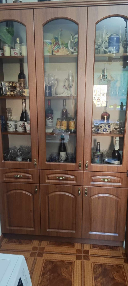 Vînd bucătărie la mîna a doua bine păstrată. Mobilierul tot cu tehnică (hotă,aragaz și cuptor). foto 5