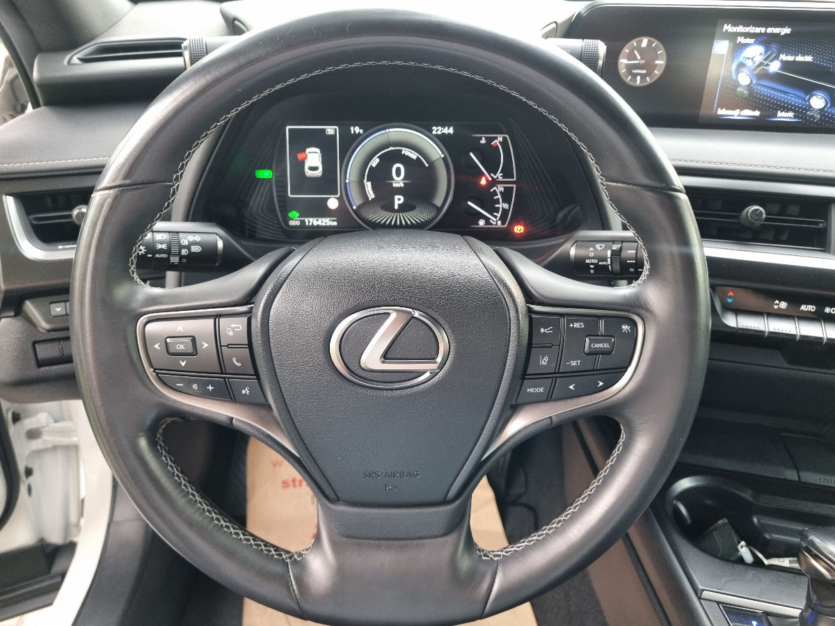 Lexus UX 2021 photo 15