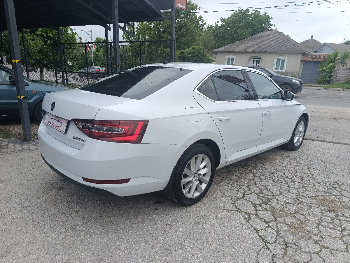 Skoda Superb фото 7