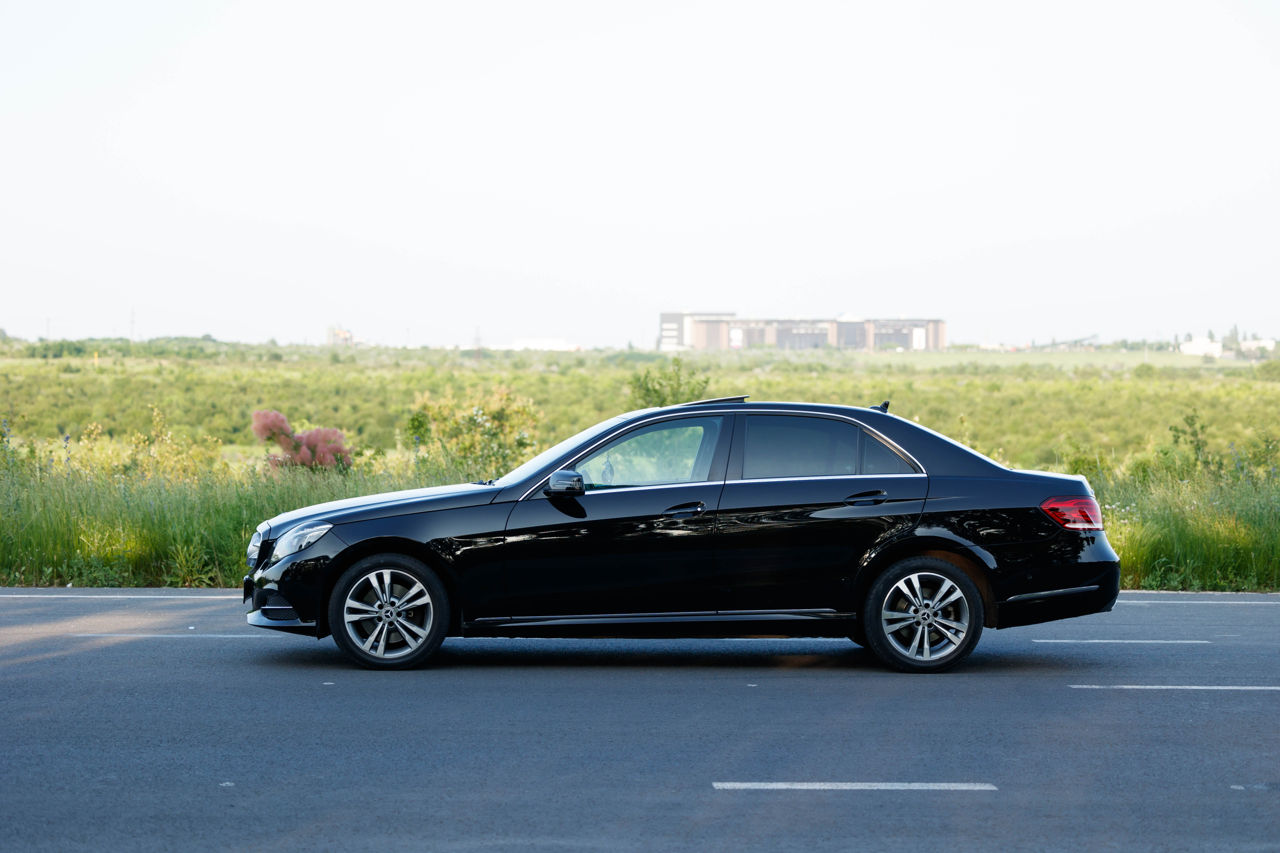 Mercedes E-Class foto 0