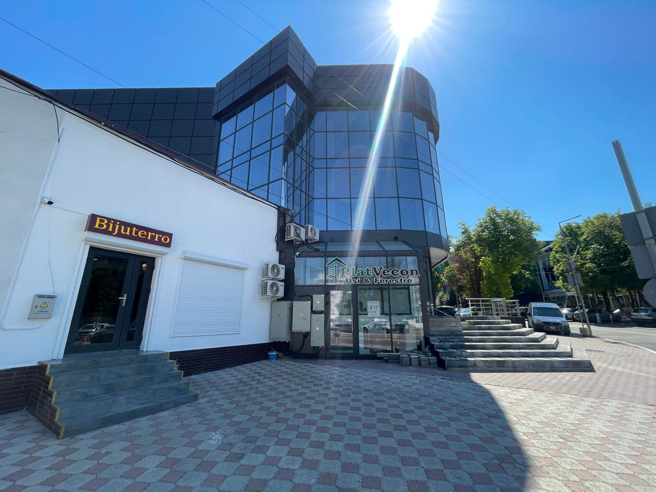 Arendă  spatiu comercial de 860 mp,Orhei sectorul centru str.M.Eminescu 10 фото 2