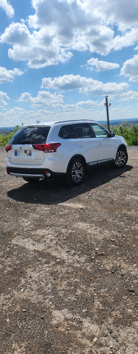 Mitsubishi Outlander foto 3