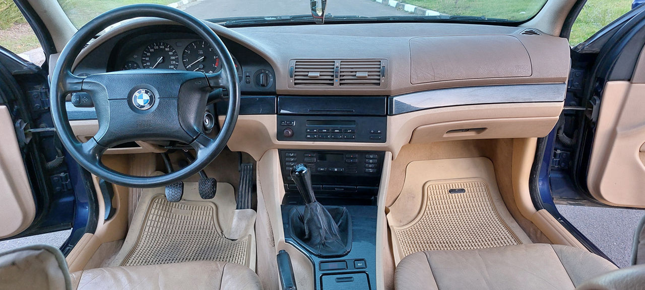 BMW 5 Series фото 5
