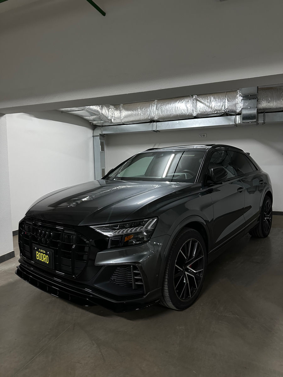 Audi RS Q8 foto 2