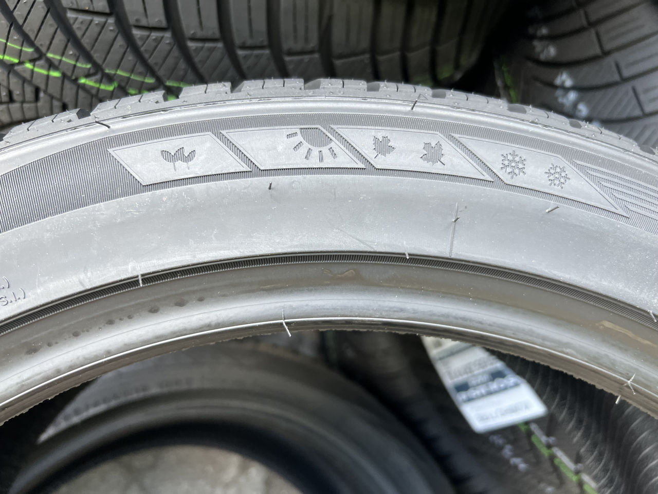 255/40 R19 Tracmax Trac saver (4 seasons)/ Доставка, livrare toata Moldova foto 5