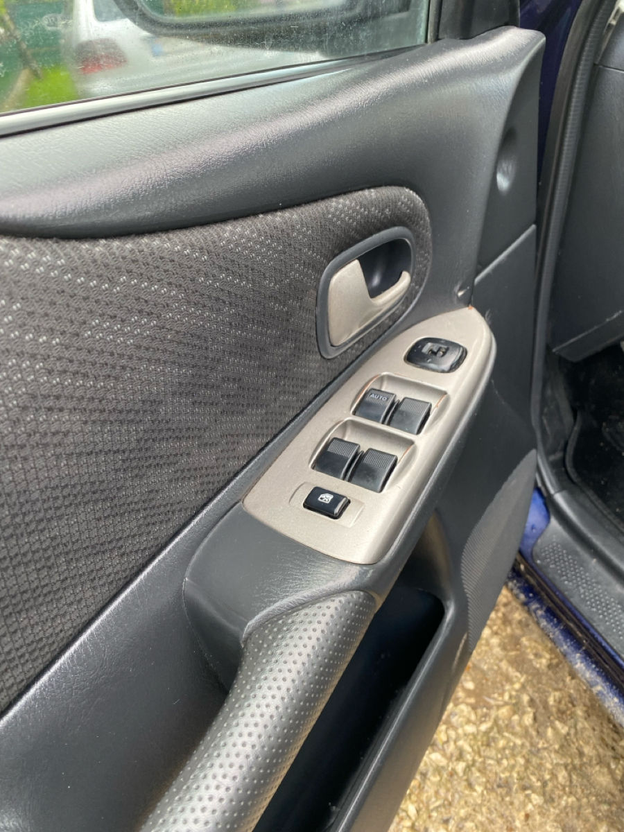 Mazda 323 фото 6