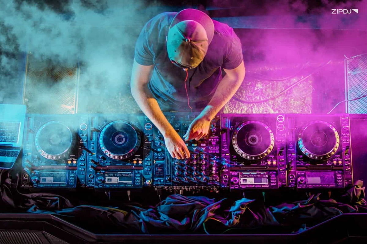 Dj Тяжелый дым низкий .шоу свет и спецэффекты для вашей свадьбы, куматрии, корпоратива фото 0