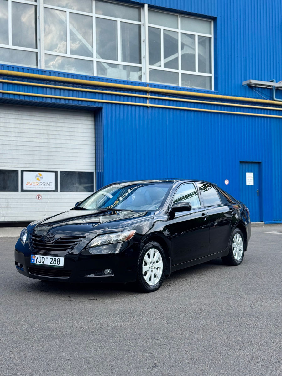 Toyota Camry фото 0