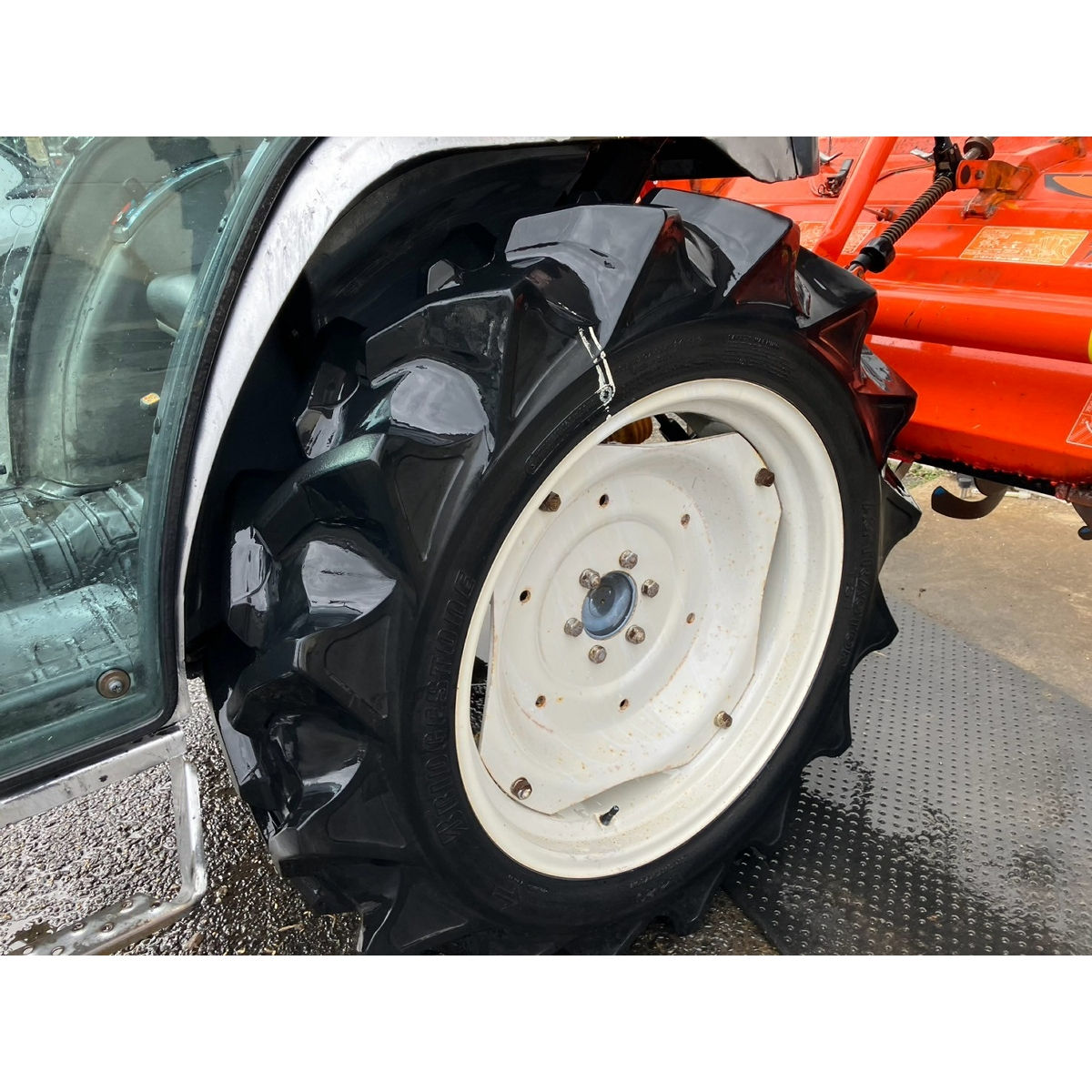 Kubota KT-30 este un tractor compact cu cabina + freza  foto 3