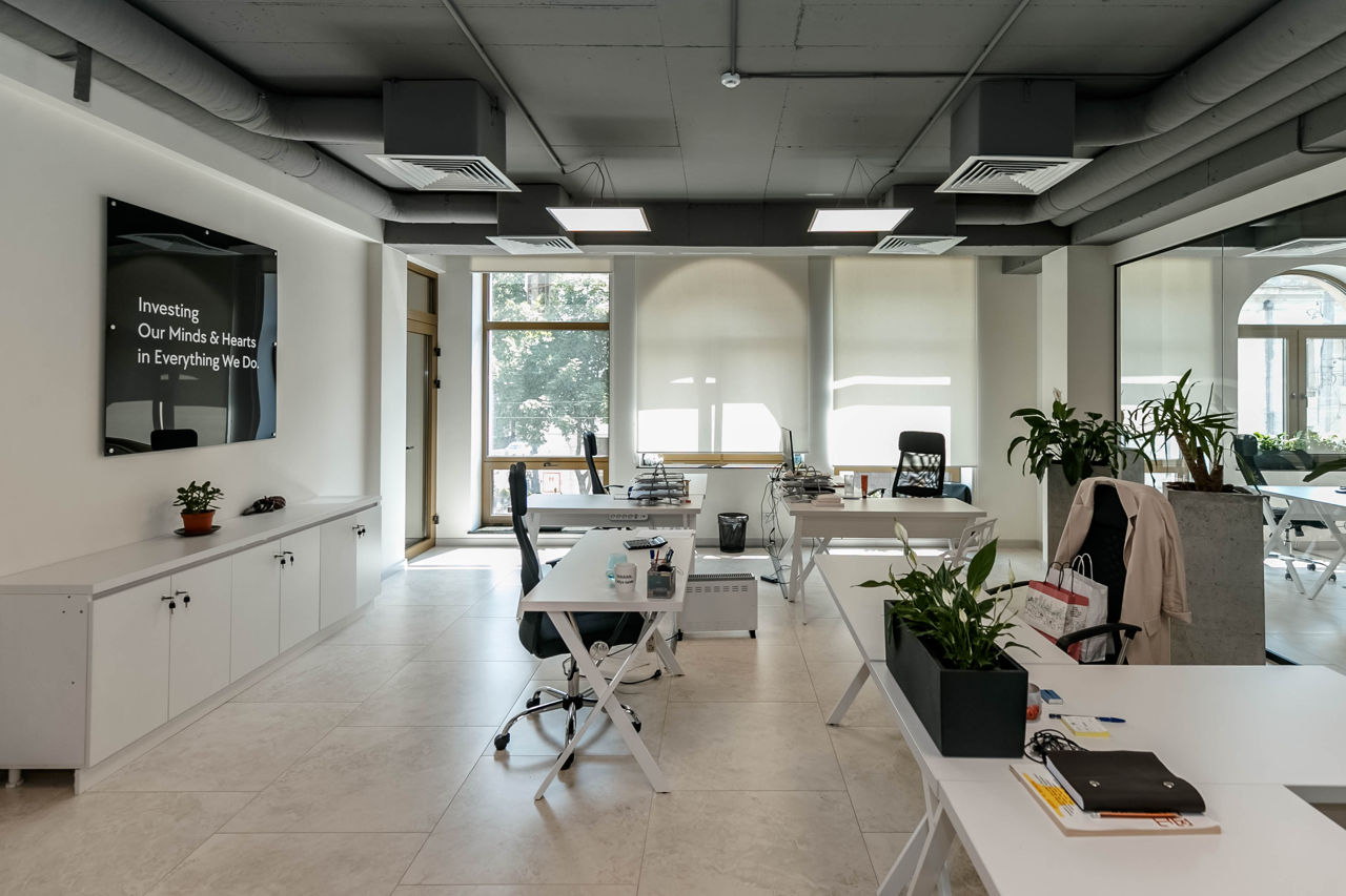 Arenda  spatii oficii comercial 484 m2 h podurilor 3,75m chisinau centru фото 4