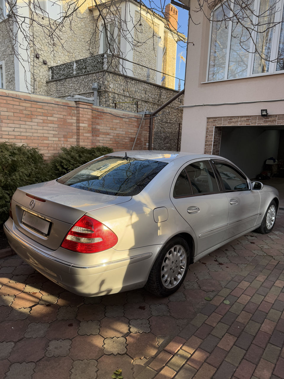 Mercedes E-Class foto 1