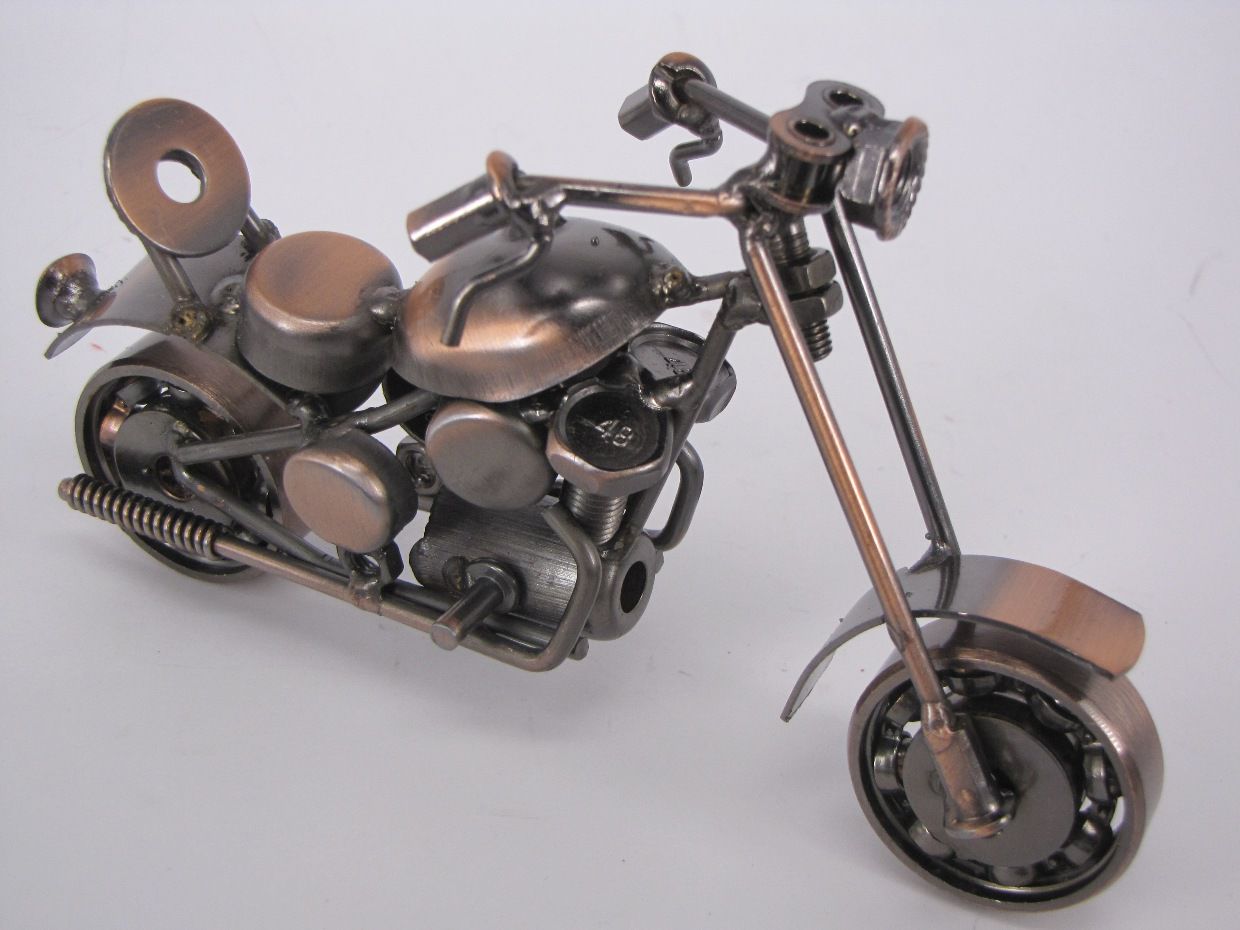 Сувенир из мотоциклетных деталей