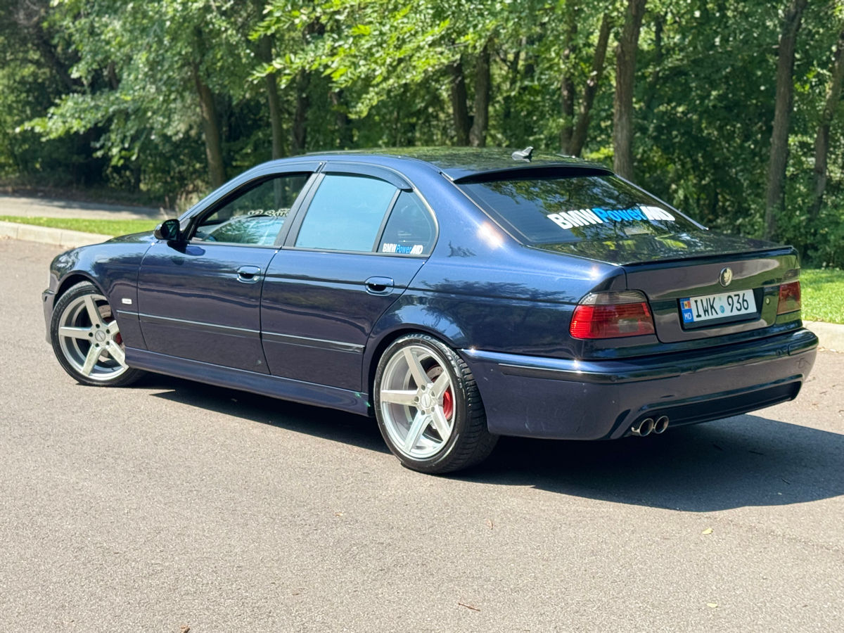 BMW 5 Series foto 2